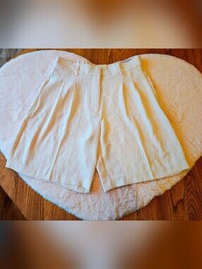 BNWT Autres Filles Pleated Bermuda Shorts